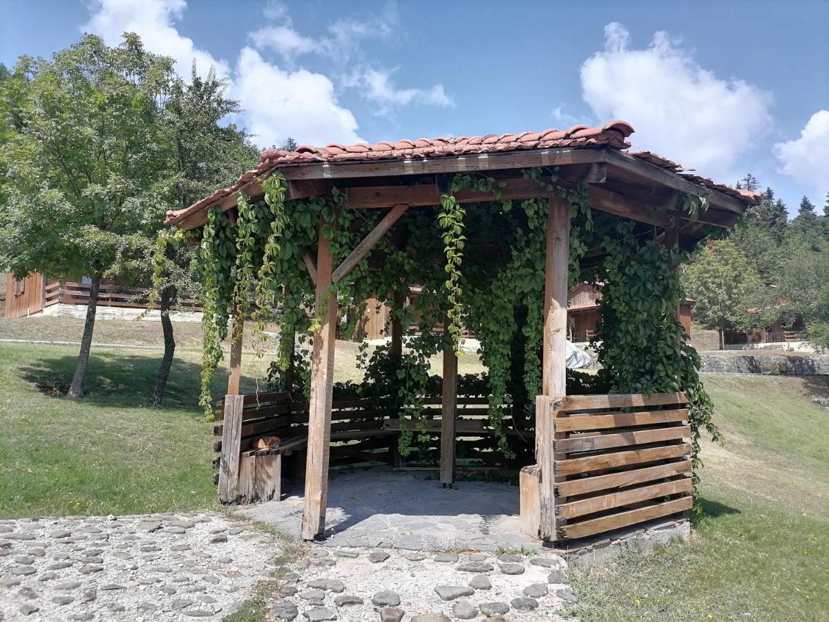 Livadaki Village Megali Kapsi Luaran gambar